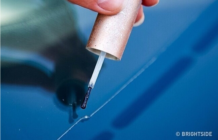 Xử lý các vết trầy xước nhỏ trên ô tô bằng sơn móng tay