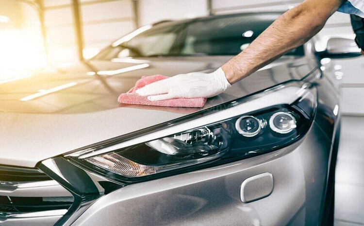 Đánh bóng làm mờ vết xước nhẹ trên xe Đánh bóng làm mờ vết xước nhẹ trên xe