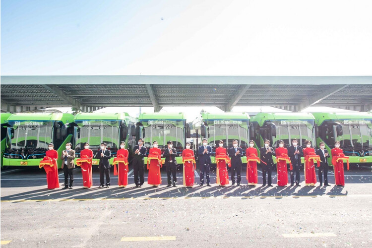 Xe buýt điện đầu tiên ở Việt Nam - VinBus chính thức hoạt động tại Hà Nội xe buyt dien dau tien o viet nam - vinbus chinh thuc hoat dong tai ha noi