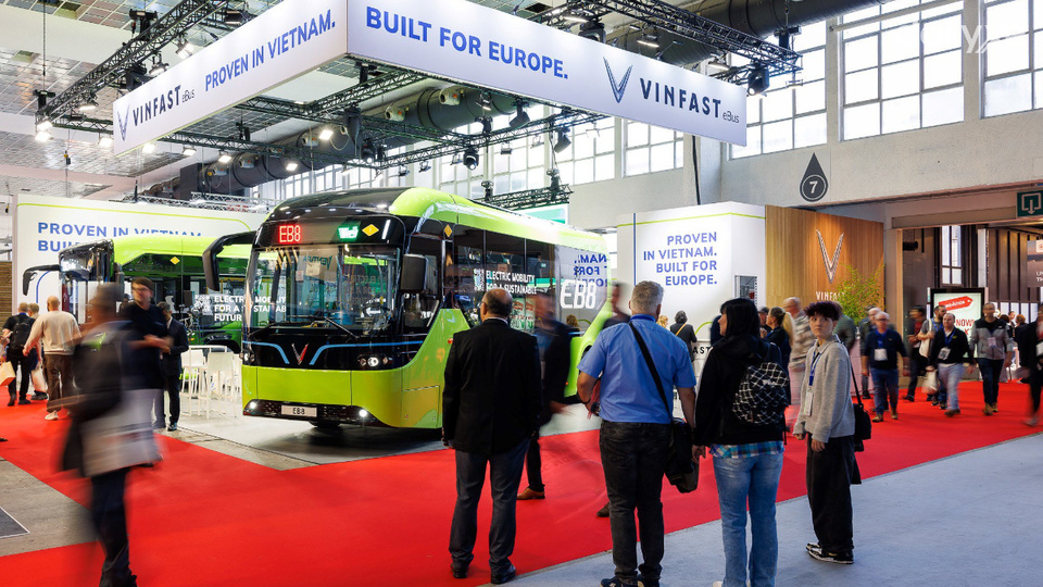 VinFast vừa chính thức giới thiệu hai mẫu xe buýt điện EB 8 và EB 12 tại Triển lãm Busworld Europe