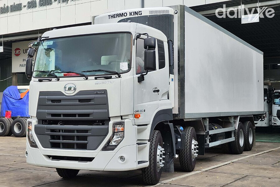 Xe UD CGE350 thùng đông lạnh