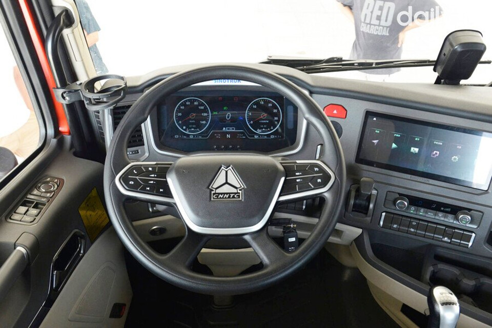 Vô lăng tích hợp trợ lực lái hỗ trợ người lái điều khiển dễ dàng