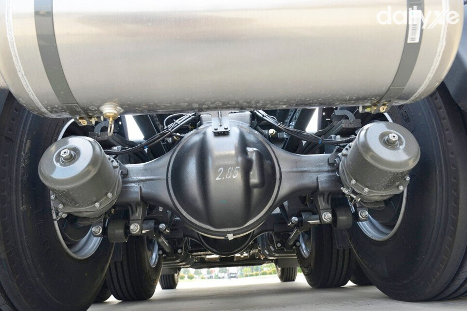 Hệ thống phanh chính sử dụng cơ cấu dẫn động 2 đường khí nén