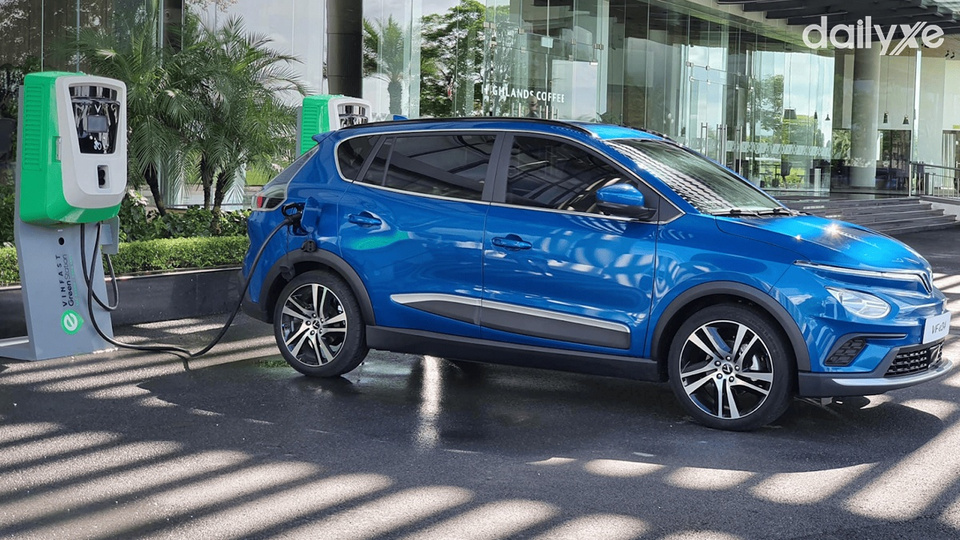 Lun đảm bảo rằng pin của xe đã được sạc đầy trước chuyến đi