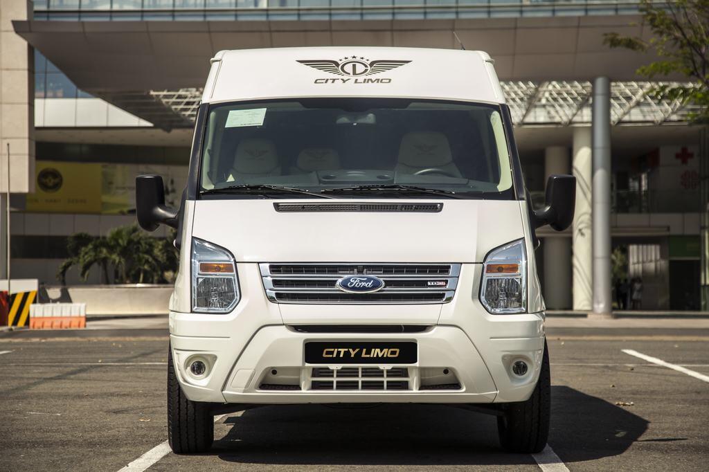Xe Ford Transit Limousine 9 chỗ năm 2018
