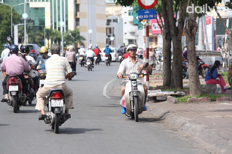 Đi ngược chiều lỗi vi phạm giao thông xe máy thường thấy