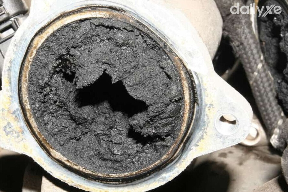 Van tuần hoàn khí thải xe bị kẹt