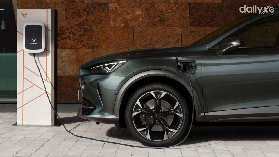 Giải pháp chuyển tiếp hoàn hảo giữa xe xăng và xe điện