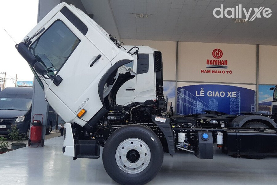 Cabin xe có thể mở nghiêng một góc 48 độ