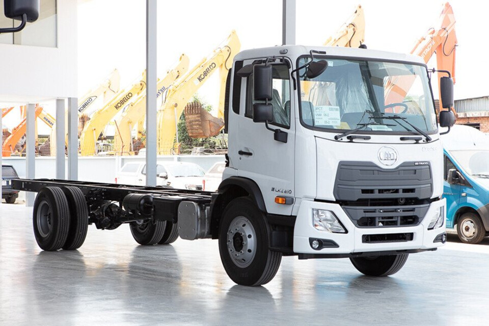 Xe tải Croner trang bị đèn pha cùng đèn sương mù tiêu chuẩn