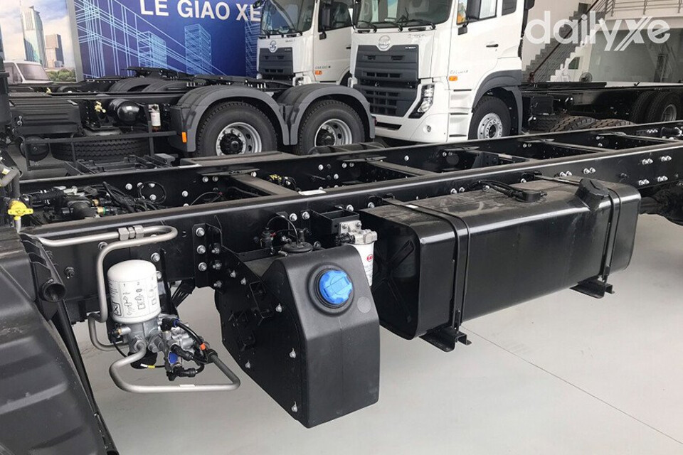 Khung gầm thiết kế mạnh mẽ và vững chãi