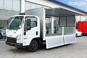Xe Tải Isuzu QLR77FE4 2 Tấn Thùng Kín Cánh Dơi Xe Tải Isuzu QLR77FE4 2 Tấn Thùng Kín Cánh Dơi