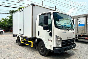 Xe Tải Isuzu QLR77FE4 2 Tấn Thùng Kín Gắn Bửng Nâng Xe Tải Isuzu QLR77FE4 2 Tấn Thùng Kín Gắn Bửng Nâng