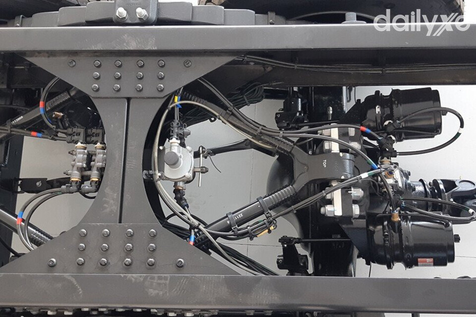 Khung gầm chắc chắn cùng động cơ mạnh mẽ và bền bỉ