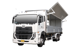 Xe Tải UD Quester 13 Tấn Thùng Cánh Dơi CDE280