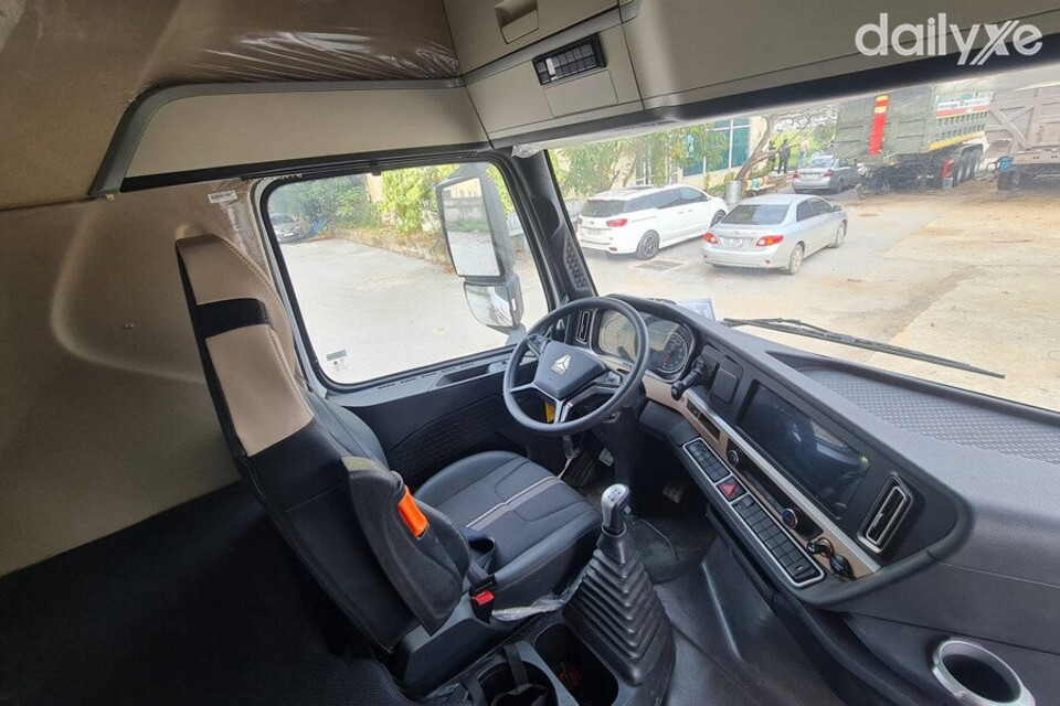 Không gian cabin của xe tải thùng Howo rộng rãi