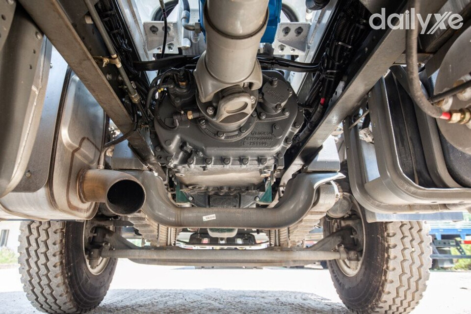 Hệ thống lái trang bị tay lái trợ lực thủy lực