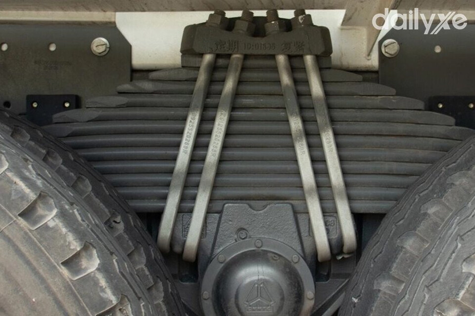 Hệ thống treo lá nhíp giảm chấn chịu lực