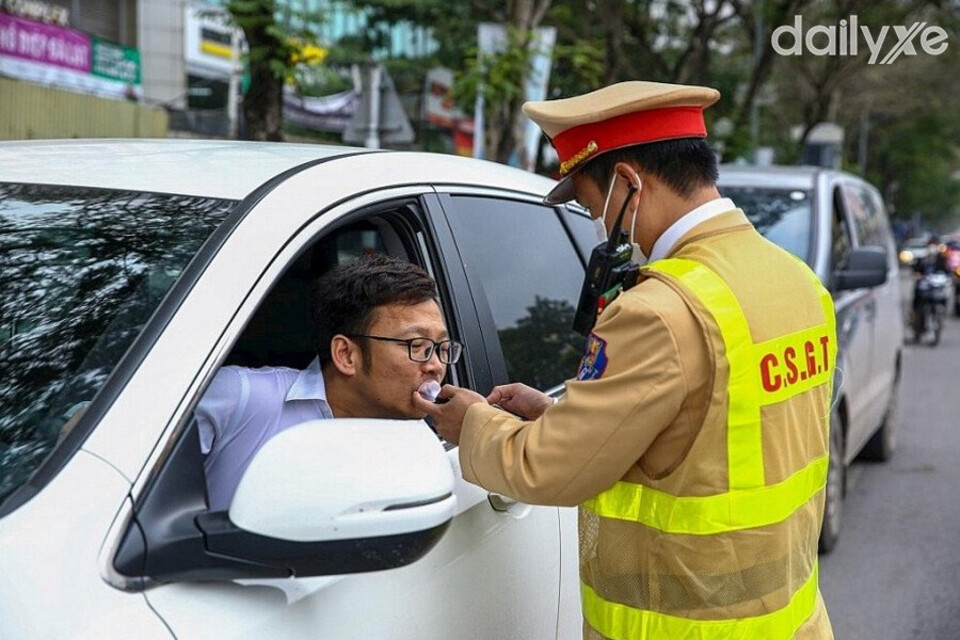 Mức phạt vi phạm nồng độ cồn đối với người lái xe ô tô