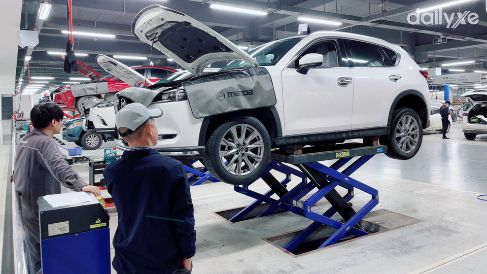 Xưởng dịch vụ hiện đại tại Mazda Hòa Bình
