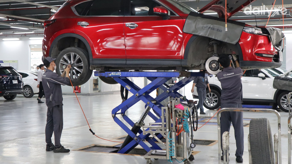 Xưởng dịch vụ hiện đại tại showroom Mazda Thủ Dầu Một