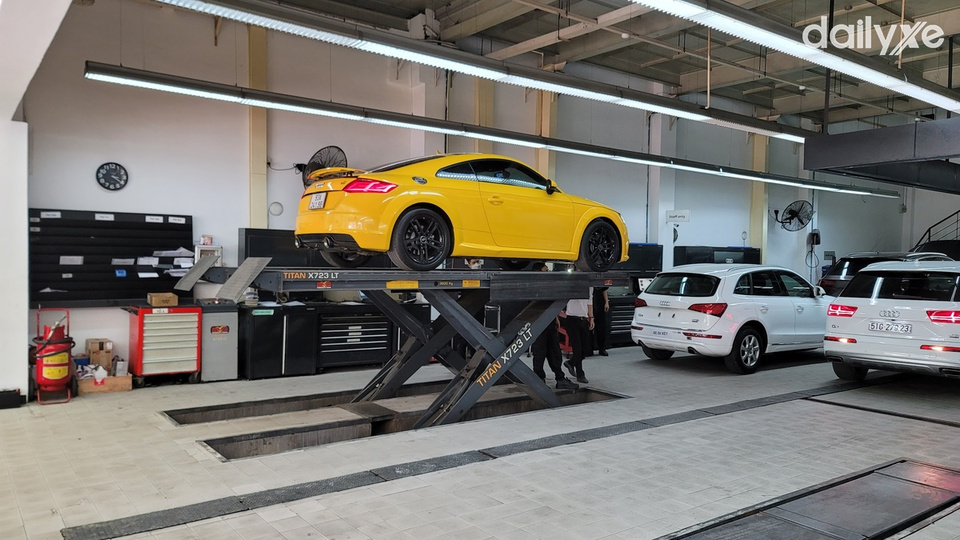 Khu vực sửa chữa và bảo dưỡng xe