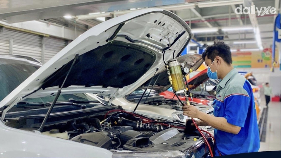 Xưởng dịch vụ tại Ford Phổ Quang