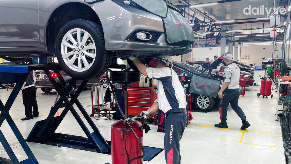 Xưởng dịch vụ tại đại lý Honda Ôtô Hà Tĩnh