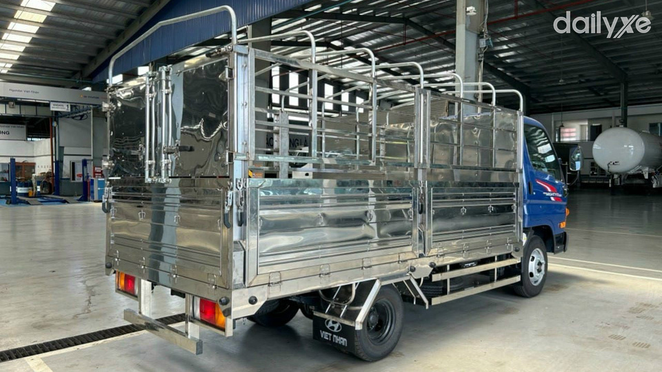 Khu vực sửa chữa và bảo dưỡng xe của Isuzu Tấn Phát