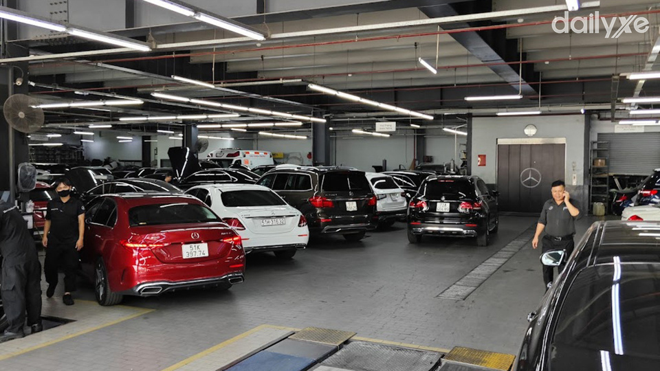 Xưởng dịch vụ tại đại lý Mercedes-Benz Haxaco Điện Biên Phủ