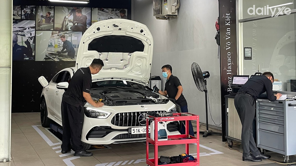 Xưởng dịch vụ tại đại lý Mercedes-Benz Haxaco Võ Văn Kiệt