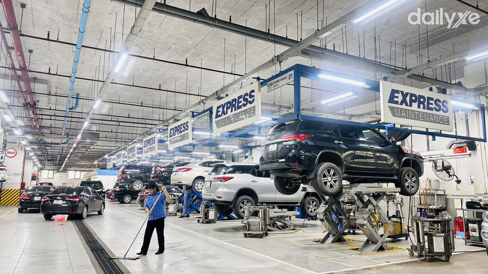 Xưởng dịch vụ của showroom Toyota Long Biên