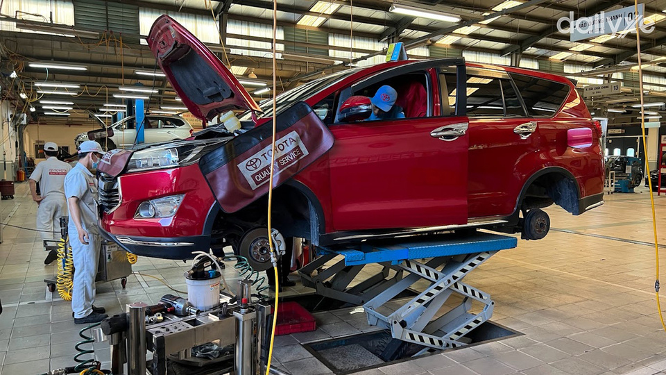 Xưởng dịch vụ tại đại lý Toyota Nguyễn Văn Lượng