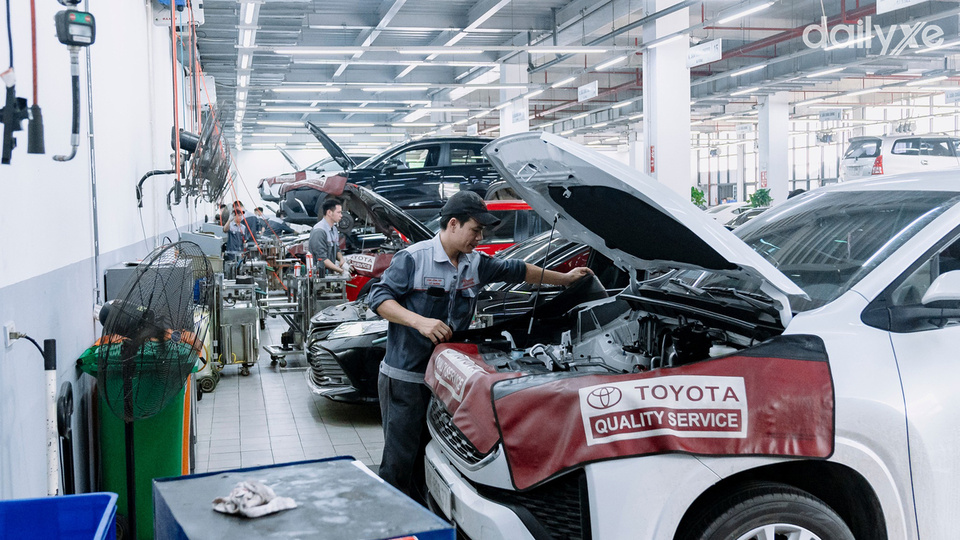 Khu vực xưởng dịch vụ của showroom Toyota Thái Hòa Từ Liêm