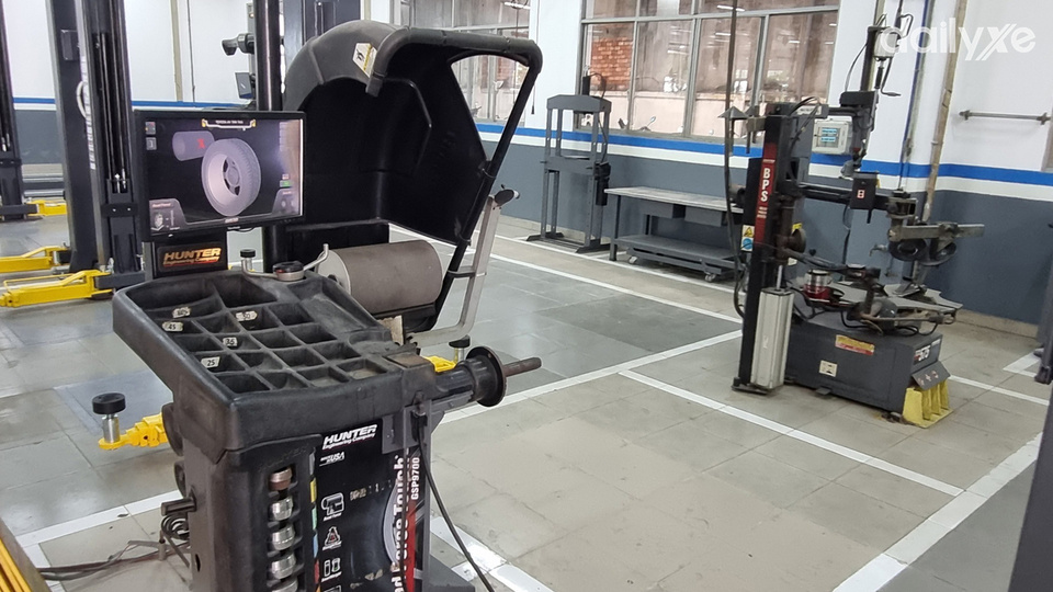 Xưởng dịch vụ có đầy đủ trang thiết bị hiện đại và quy trình đạt chuẩn quốc tế