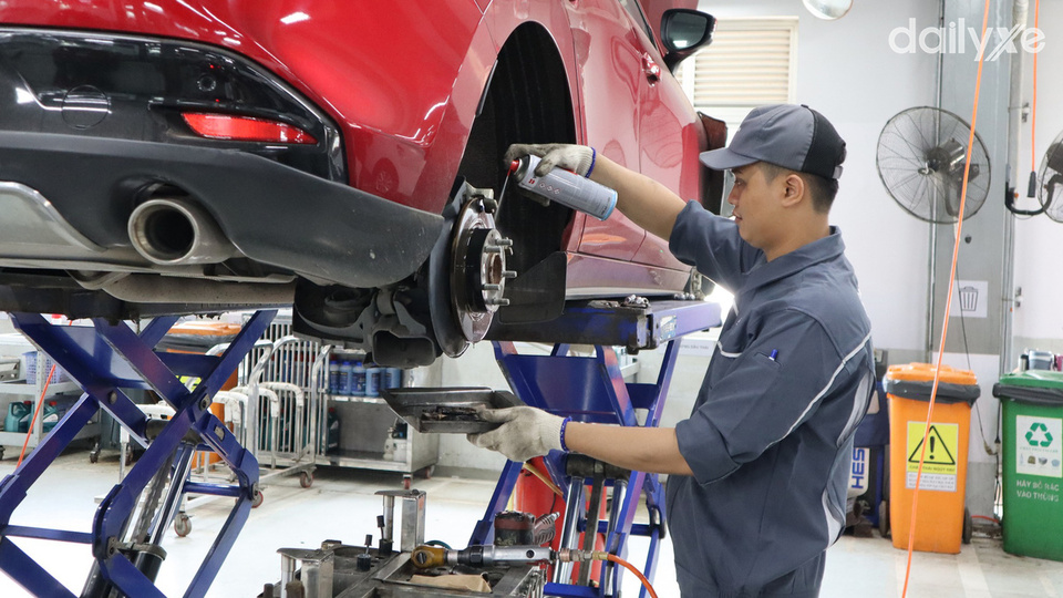 Khu vực bảo dưỡng xe tại Mazda Bình Dương