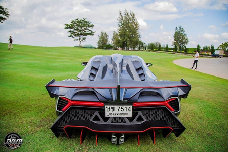 Xưởng độ Thái Lan biến xe cỏ thành Lamborghini Veneno và LaFerrari