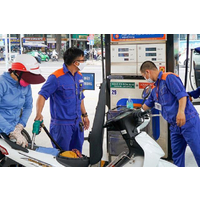 Cận Tết, giá xăng dầu tăng mạnh gần 700 đồng một lít