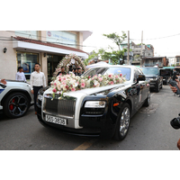 Dàn xe đưa dâu con gái Minh Nhựa vắng bóng siêu xe Pagani Huayra