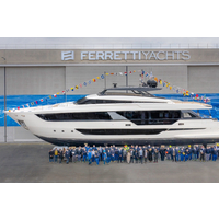 Siêu du thuyền thân rộng đầu tiên của hãng Ferretti Yachts ra mắt